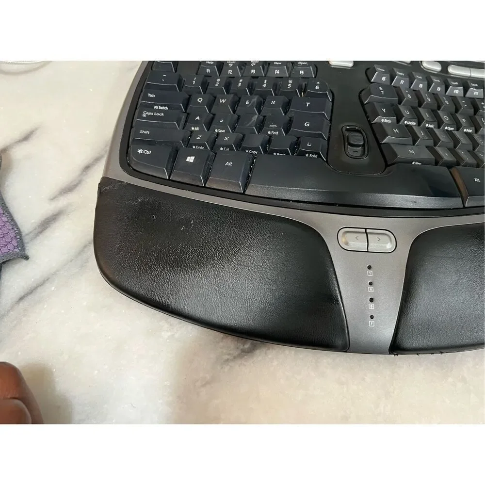 Microsoft KU-0462 Natural Ergonomic USB Keyboard - Black